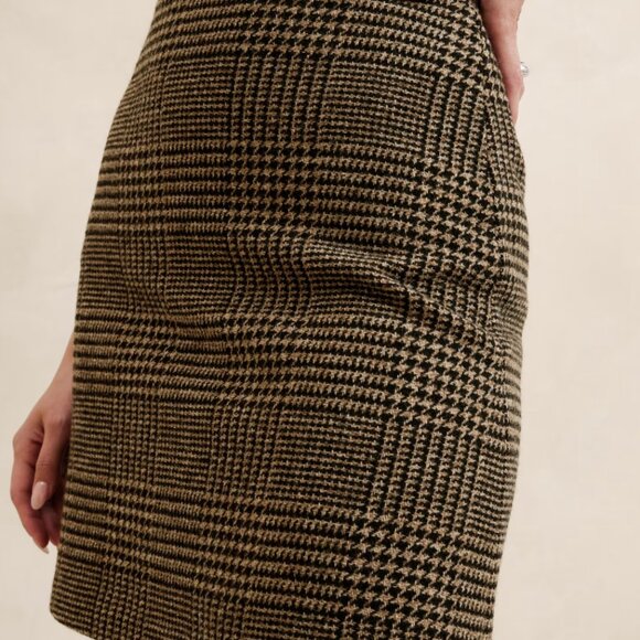 Banana Republic Wool-Blend Houndstooth Mini Skirt - Picture 3 of 7